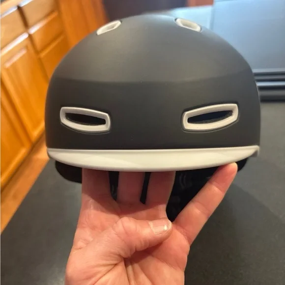 Like new Pret Cynic Ski Helmet - size Medium - Picture 5 of 10